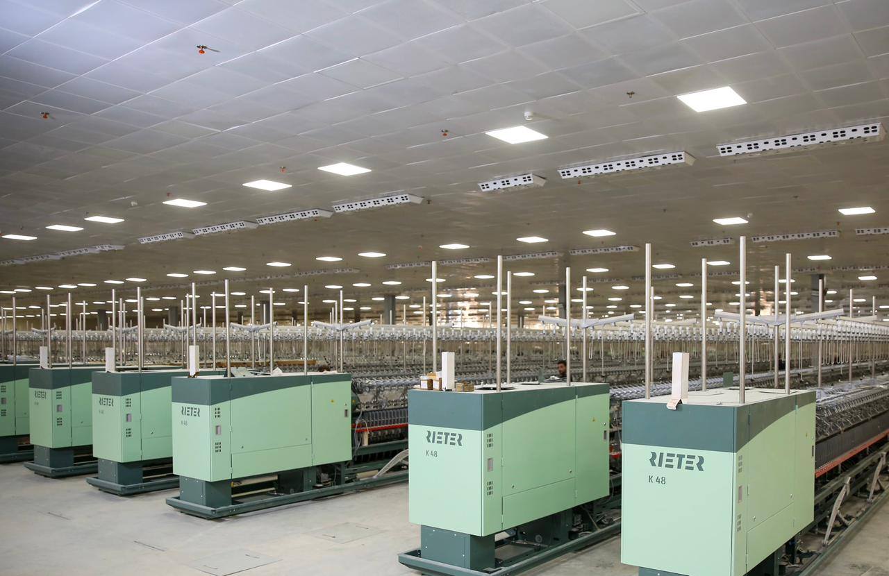 وزير قطاع الأعمال في جولة ميدانية بشركة غزل المحلة