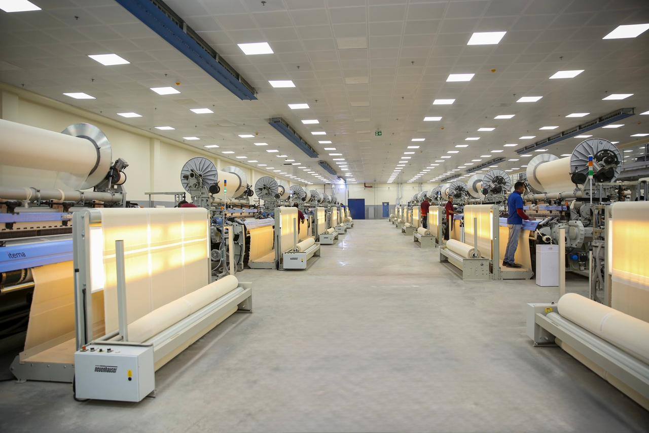 وزير قطاع الأعمال في جولة ميدانية بشركة غزل المحلة