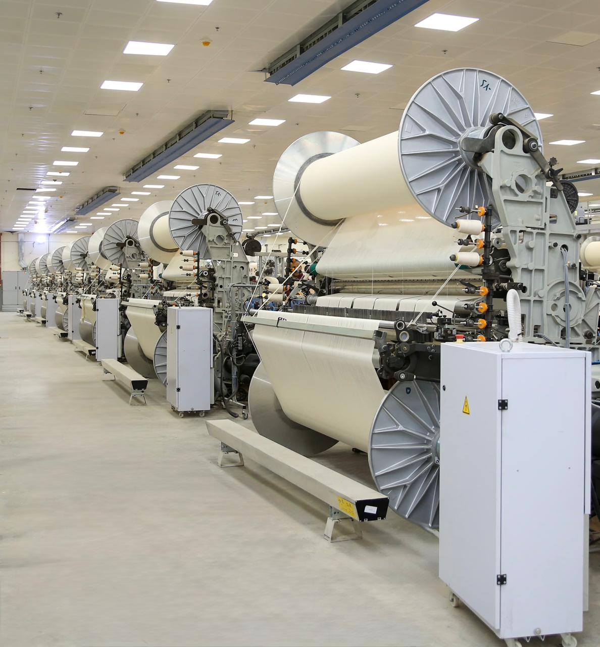 وزير قطاع الأعمال في جولة ميدانية بشركة غزل المحلة