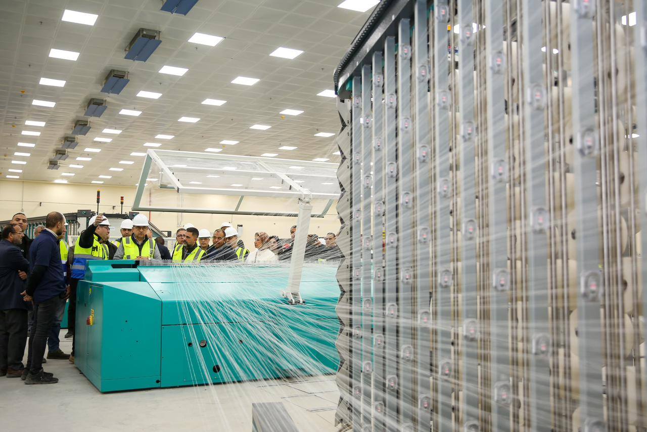 وزير قطاع الأعمال في جولة ميدانية بشركة غزل المحلة