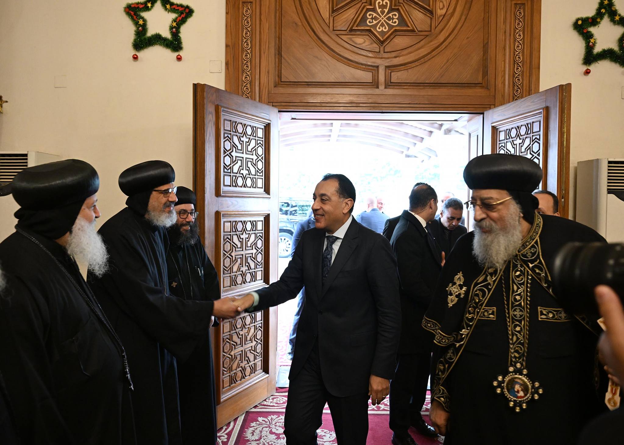 رئيس الوزراء يهنئ قداسة البابا تواضروس الثاني بمناسبة عيد الميلاد المجيد