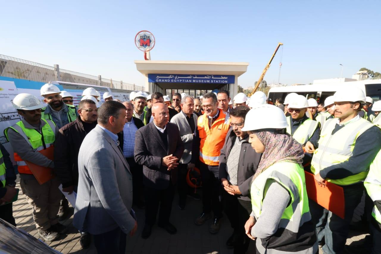 وزير النقل يتفقد المرحلة الأولى من الخط الرابع لمترو الأنفاق