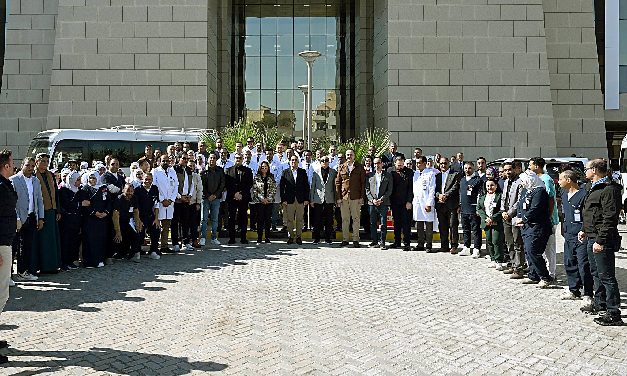 رئيس الوزراء يتفقد مجمع الأقصر الطبي الدولي