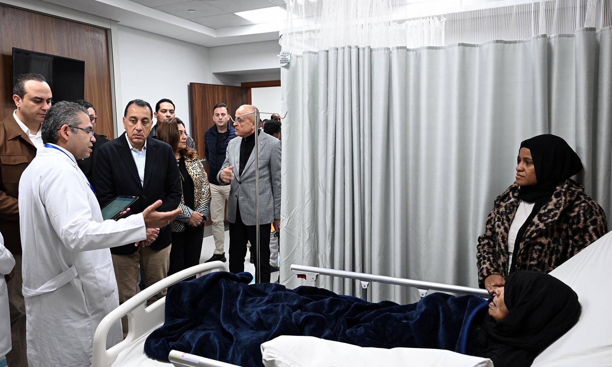 رئيس الوزراء يتفقد مجمع الأقصر الطبي الدولي