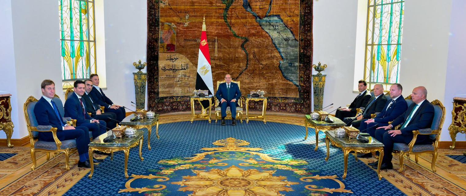 الرئيس السيسي يستقبل وفد الاتحاد الدولي لكرة القدم فيفا