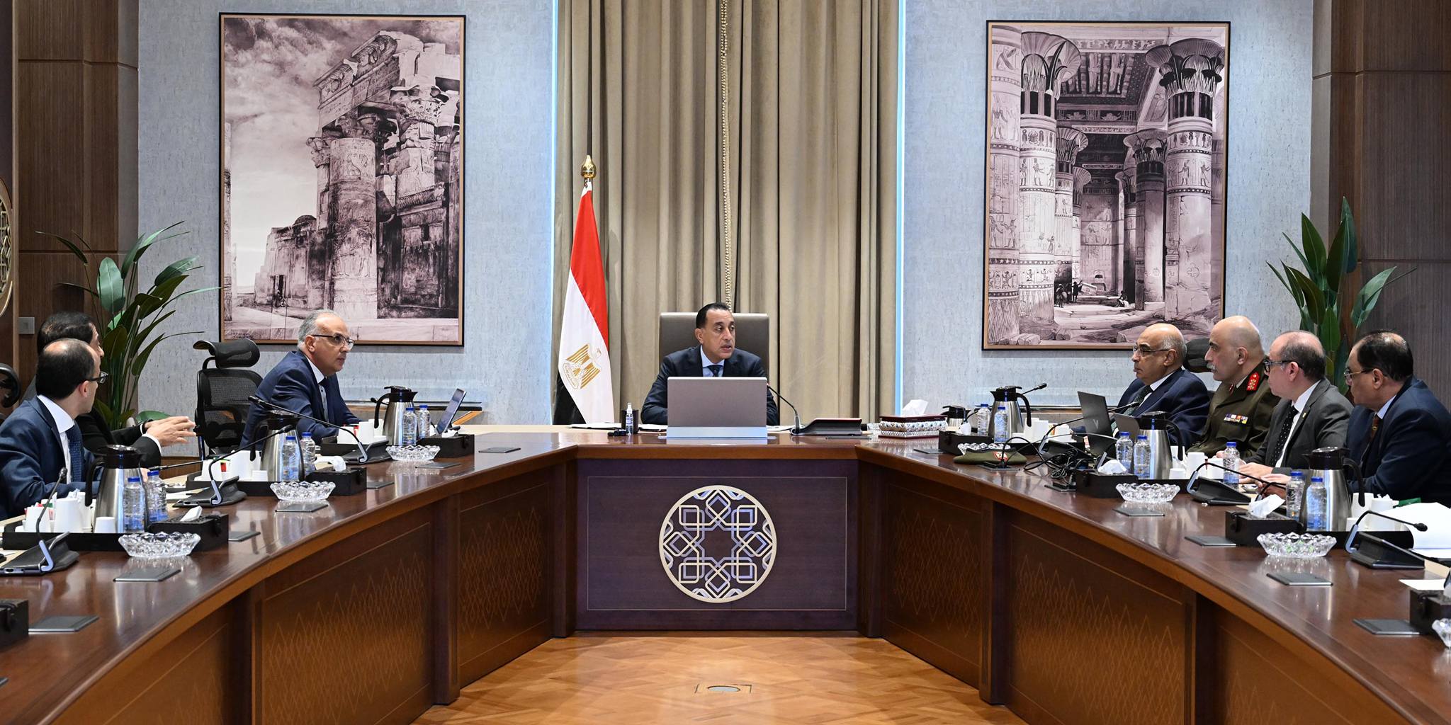 رئيس الوزراء يتابع الموقف التنفيذي لتصويب تواجدات طرح النهر