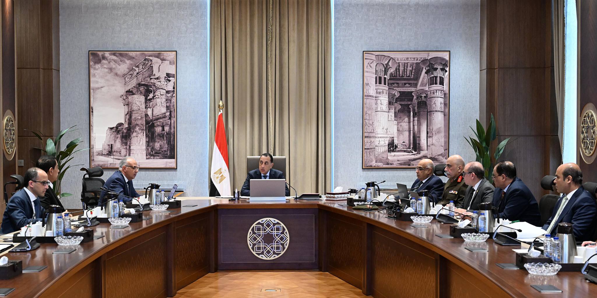 رئيس الوزراء يتابع الموقف التنفيذي لتصويب تواجدات طرح النهر