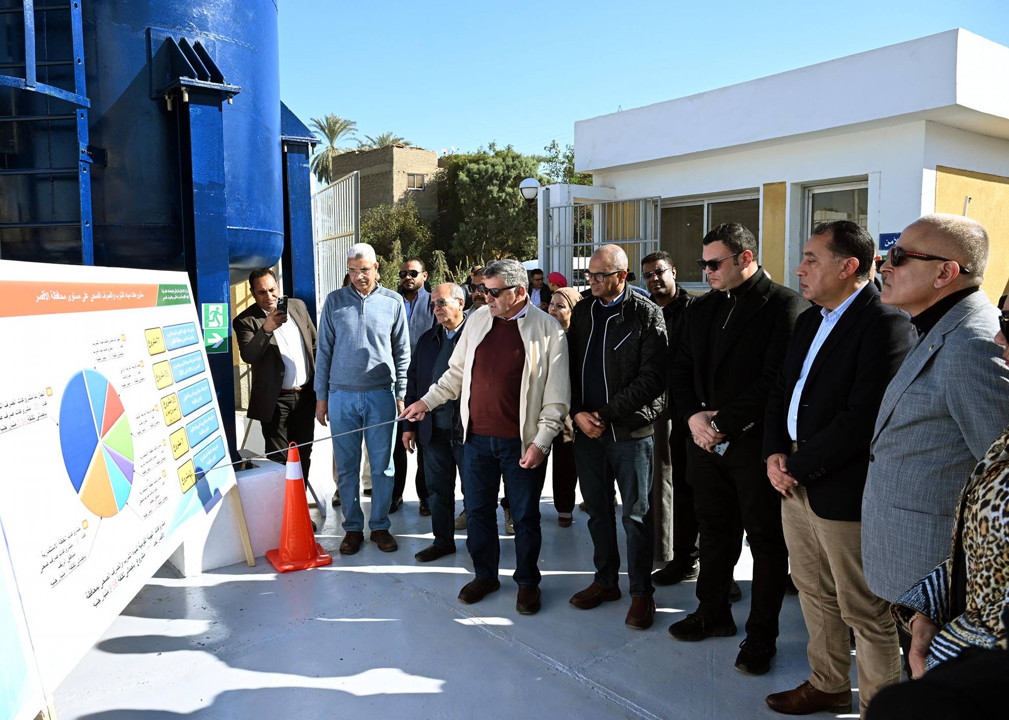 رئيس الوزراء يتفقد محطة رفع صرف صحي الرياينة بالأقصر