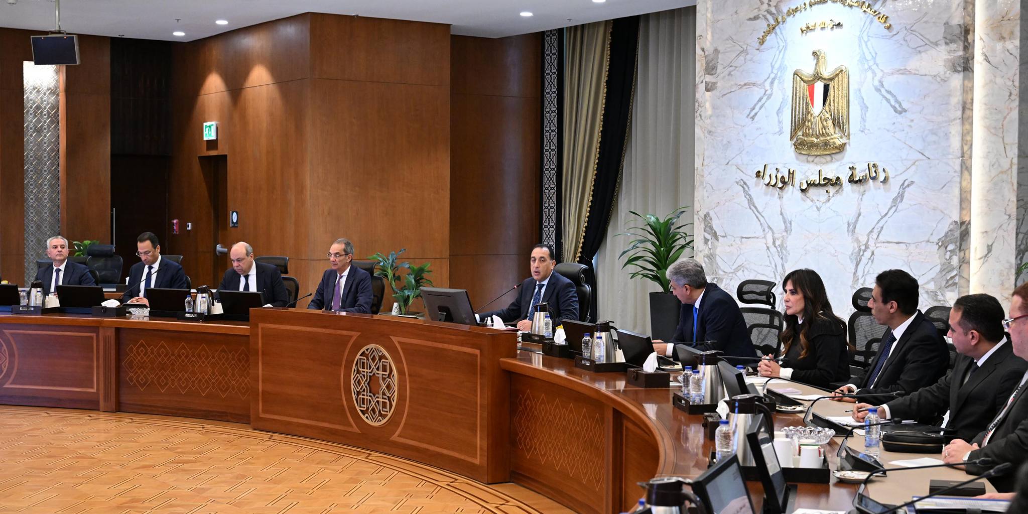 رئيس الوزراء يتابع تيسير الإجراءات وتسهيل دخول السائحين