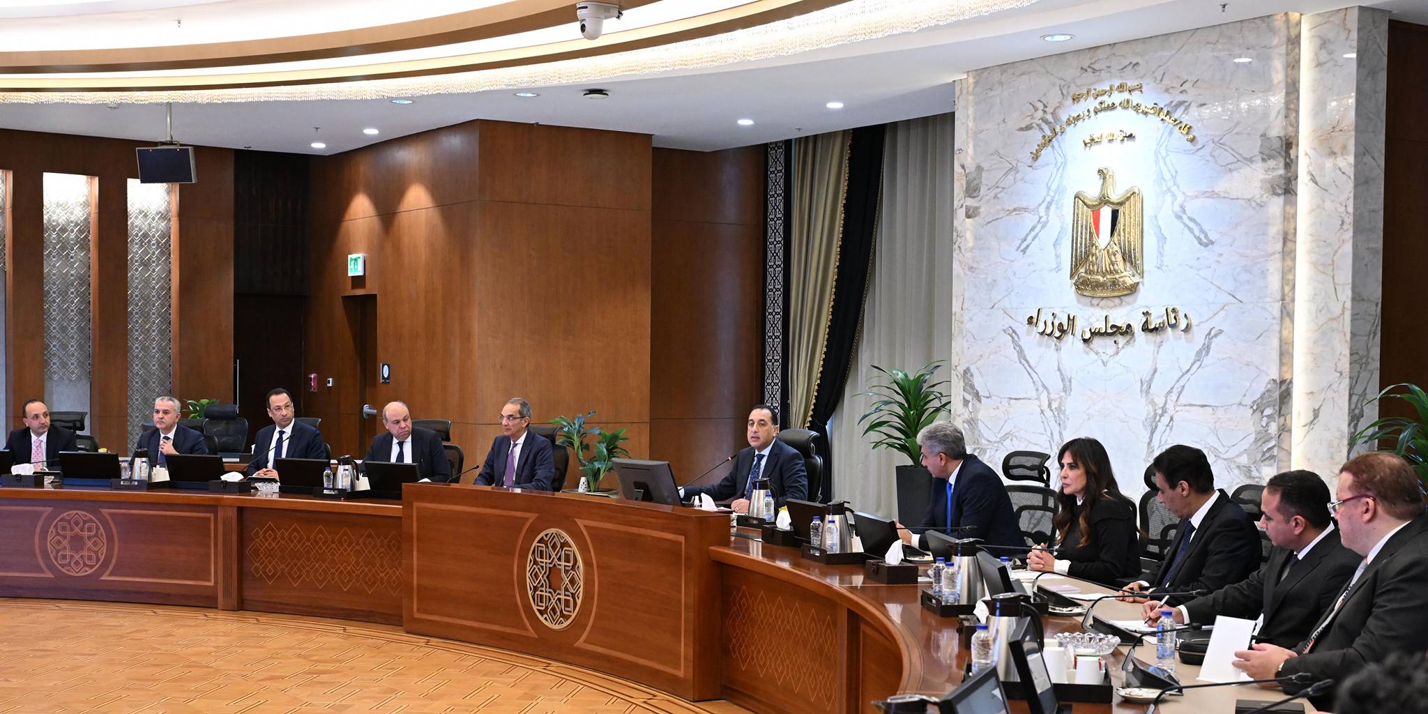 رئيس الوزراء يتابع تيسير الإجراءات وتسهيل دخول السائحين