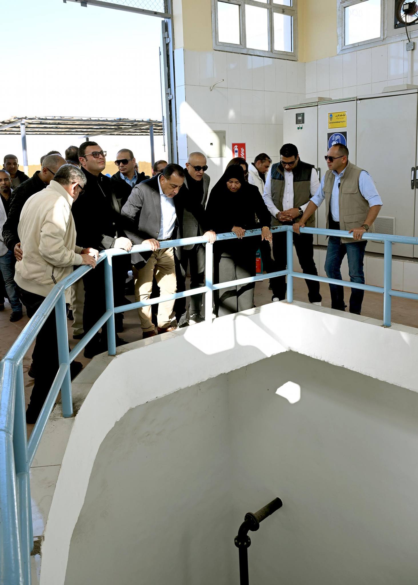 رئيس الوزراء يتفقد محطة رفع صرف صحي الرياينة بالأقصر