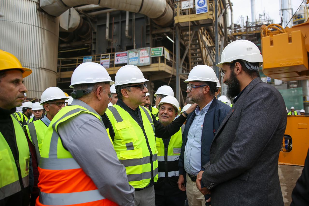 جولة وزير قطاع الأعمال بشركة الدلتا للأسمدة