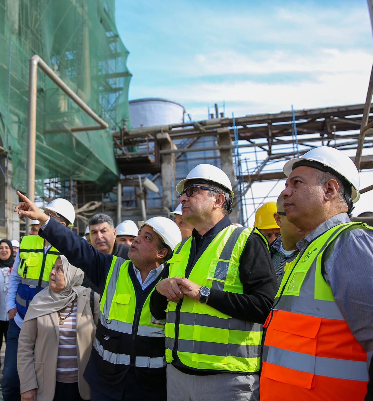 جولة وزير قطاع الأعمال بشركة الدلتا للأسمدة