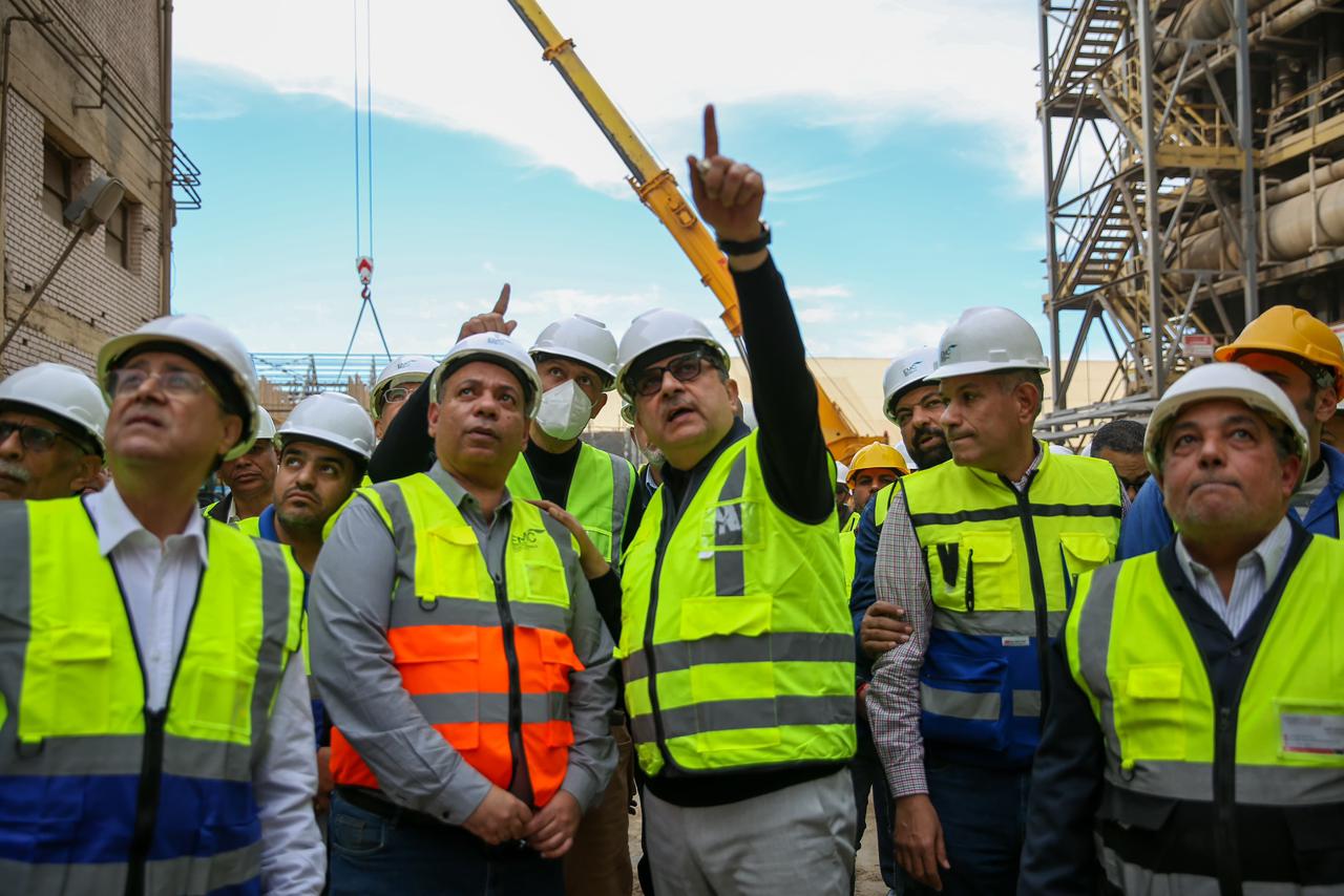 جولة وزير قطاع الأعمال بشركة الدلتا للأسمدة