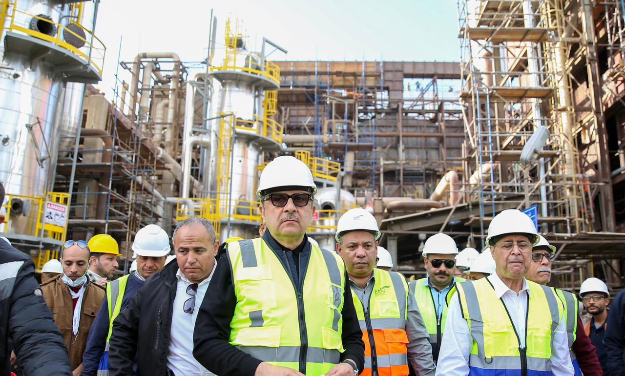 جولة وزير قطاع الأعمال بشركة الدلتا للأسمدة