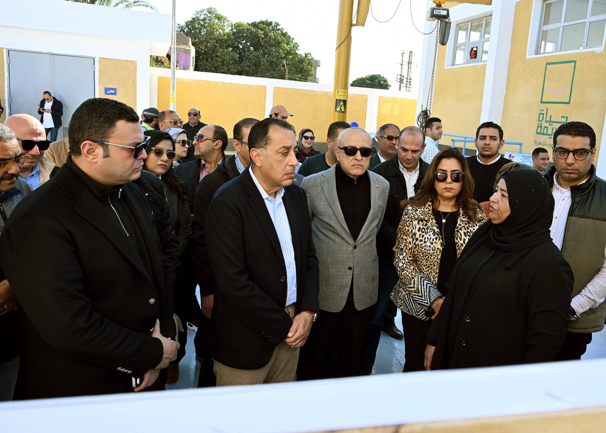 رئيس الوزراء يتفقد محطة رفع صرف صحي الرياينة بالأقصر