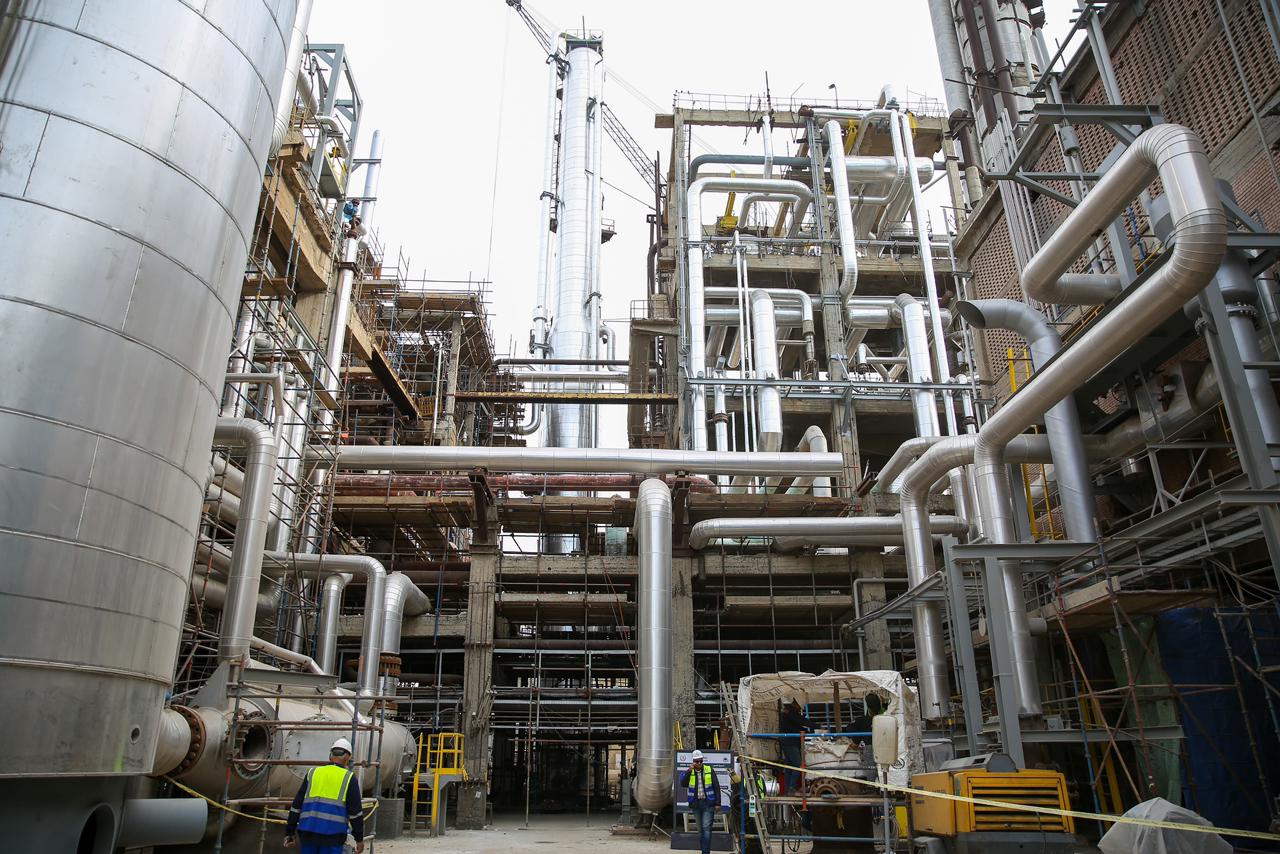 جولة وزير قطاع الأعمال بشركة الدلتا للأسمدة