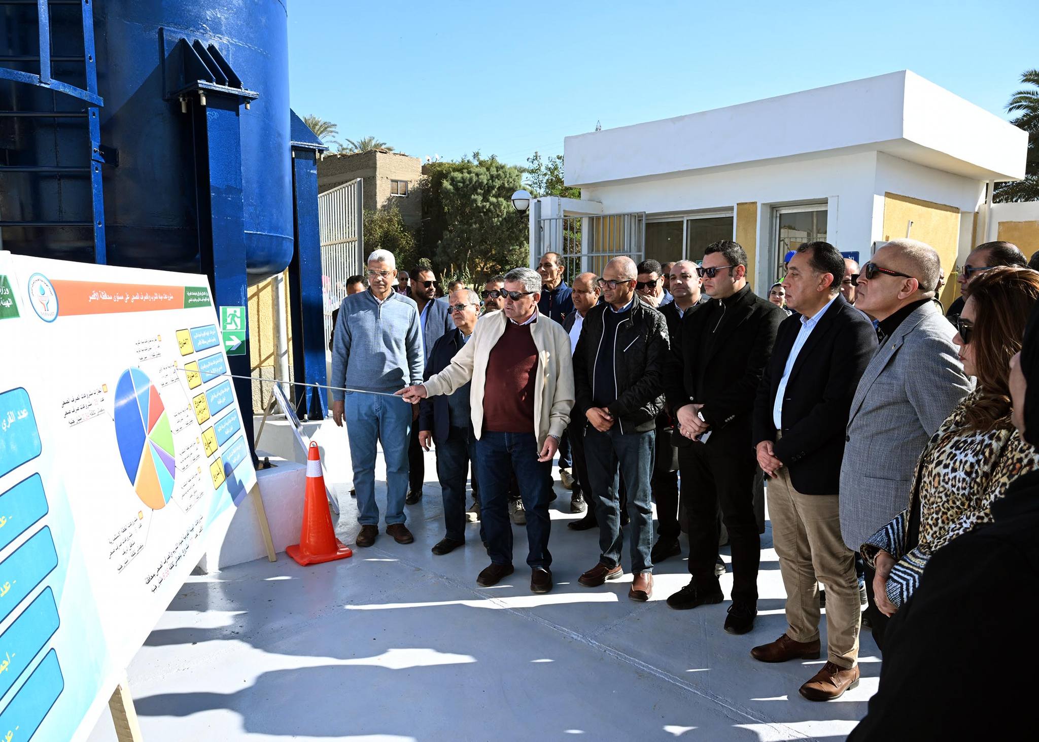 رئيس الوزراء يتفقد محطة رفع صرف صحي الرياينة بالأقصر