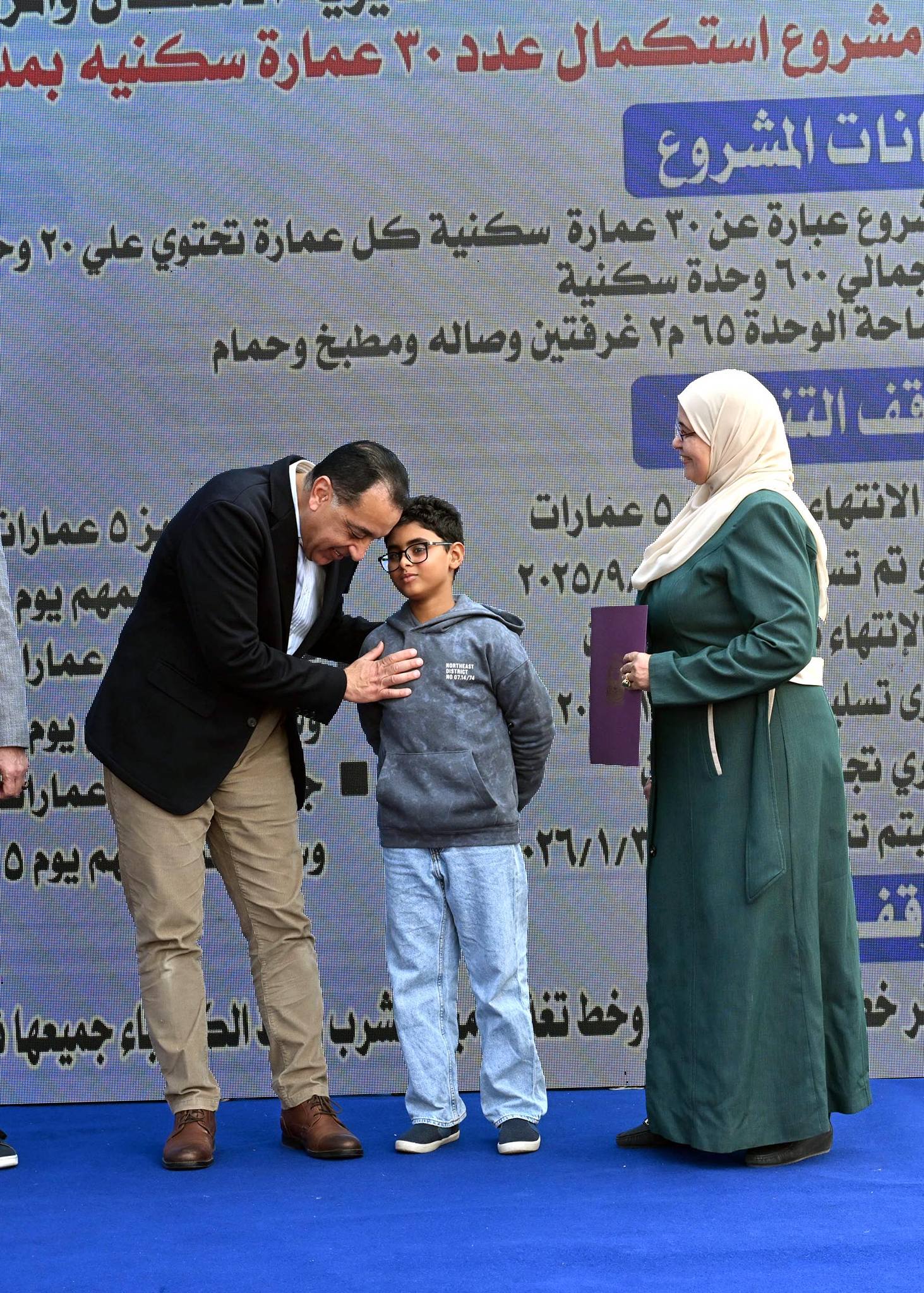 تسليم عقود الوحدات السكنية بمشروع الإسكان القومي للشباب