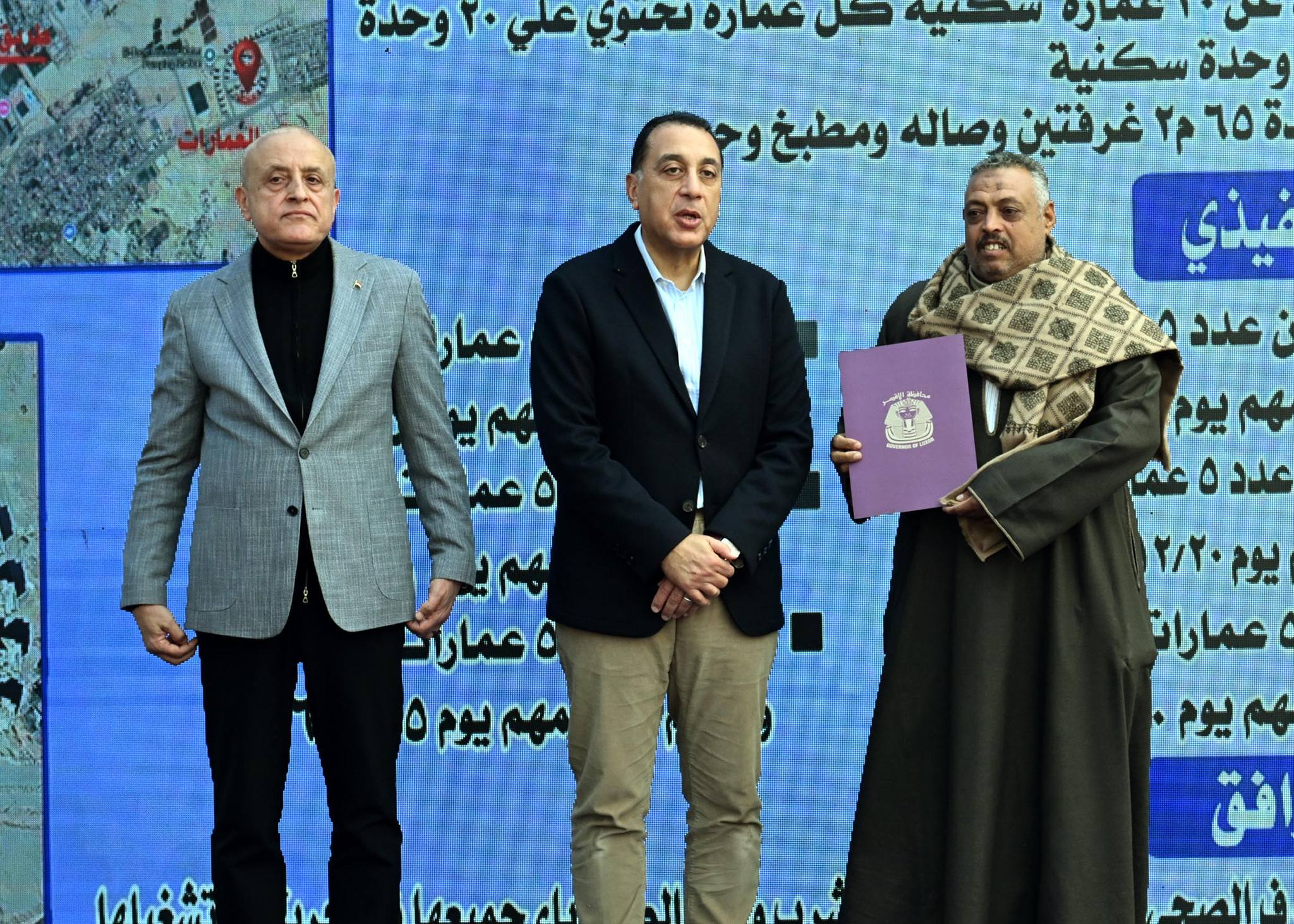 تسليم عقود الوحدات السكنية بمشروع الإسكان القومي للشباب