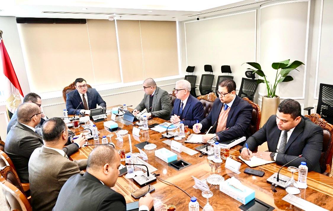 الإسكان تشدد على الإسراع في تعويضات أهالي سملا وعلم الروم