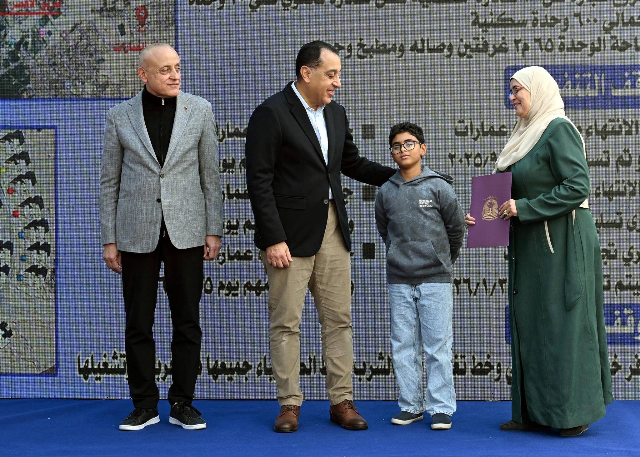 تسليم عقود الوحدات السكنية بمشروع الإسكان القومي للشباب