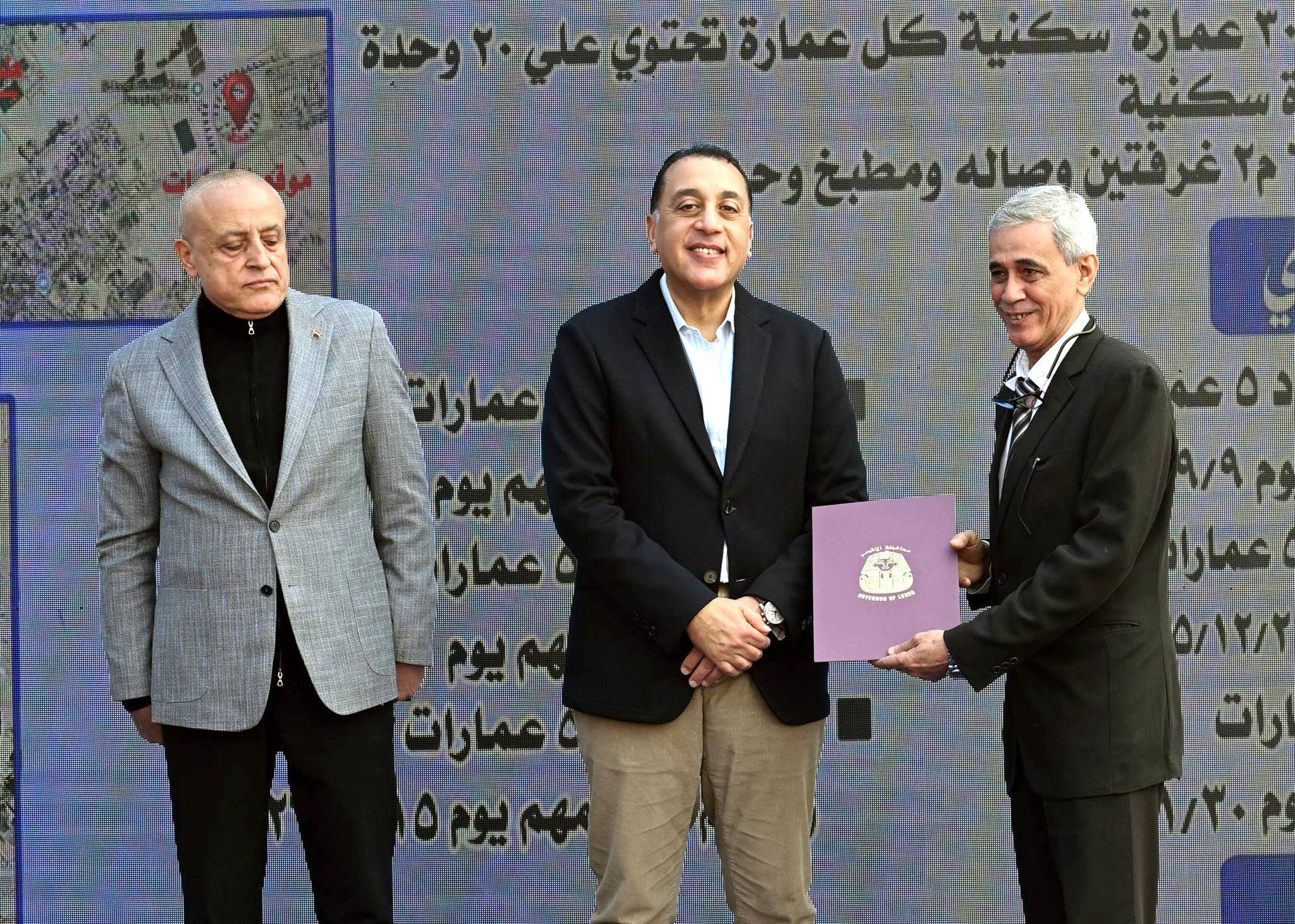 تسليم عقود الوحدات السكنية بمشروع الإسكان القومي للشباب