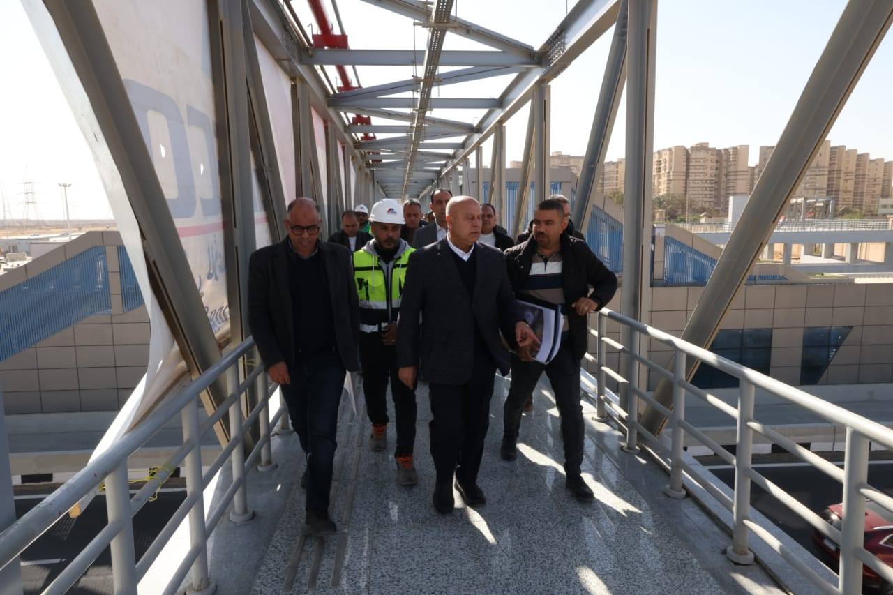 وزير النقل يتفقد المرحلة الثانية من الأتوبيس الترددي BRT ويتابع تطوير الطريق الدائري