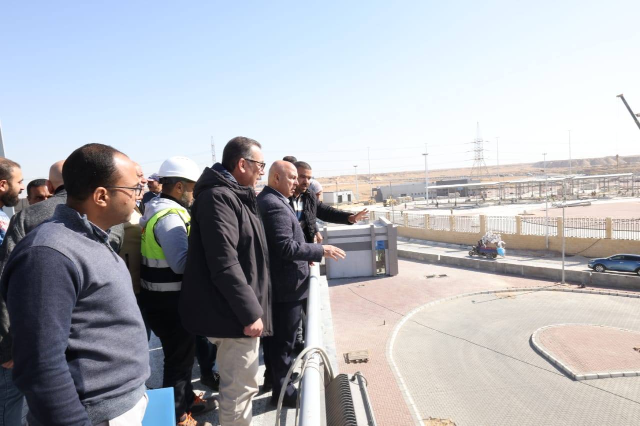 وزير النقل يتفقد المرحلة الثانية من الأتوبيس الترددي BRT ويتابع تطوير الطريق الدائري