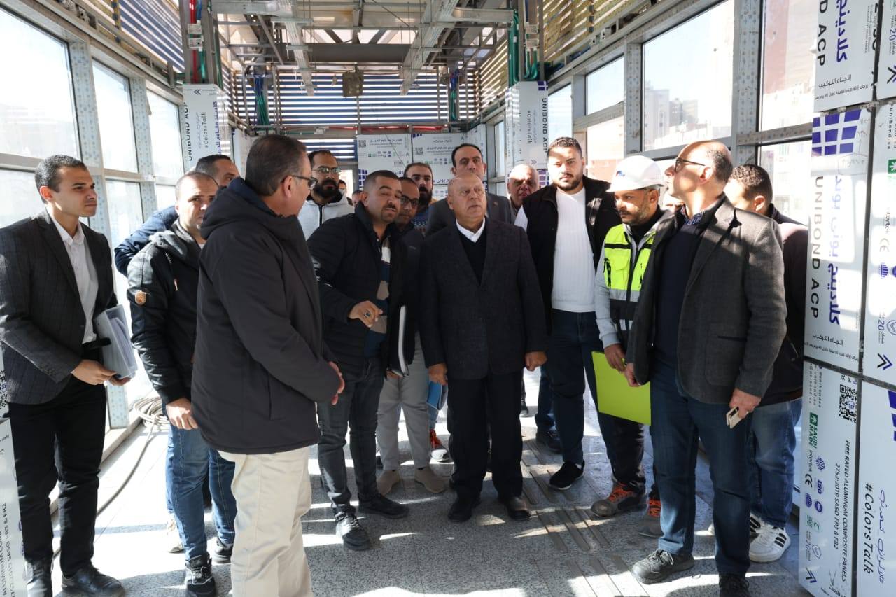 وزير النقل يتفقد المرحلة الثانية من الأتوبيس الترددي BRT ويتابع تطوير الطريق الدائري