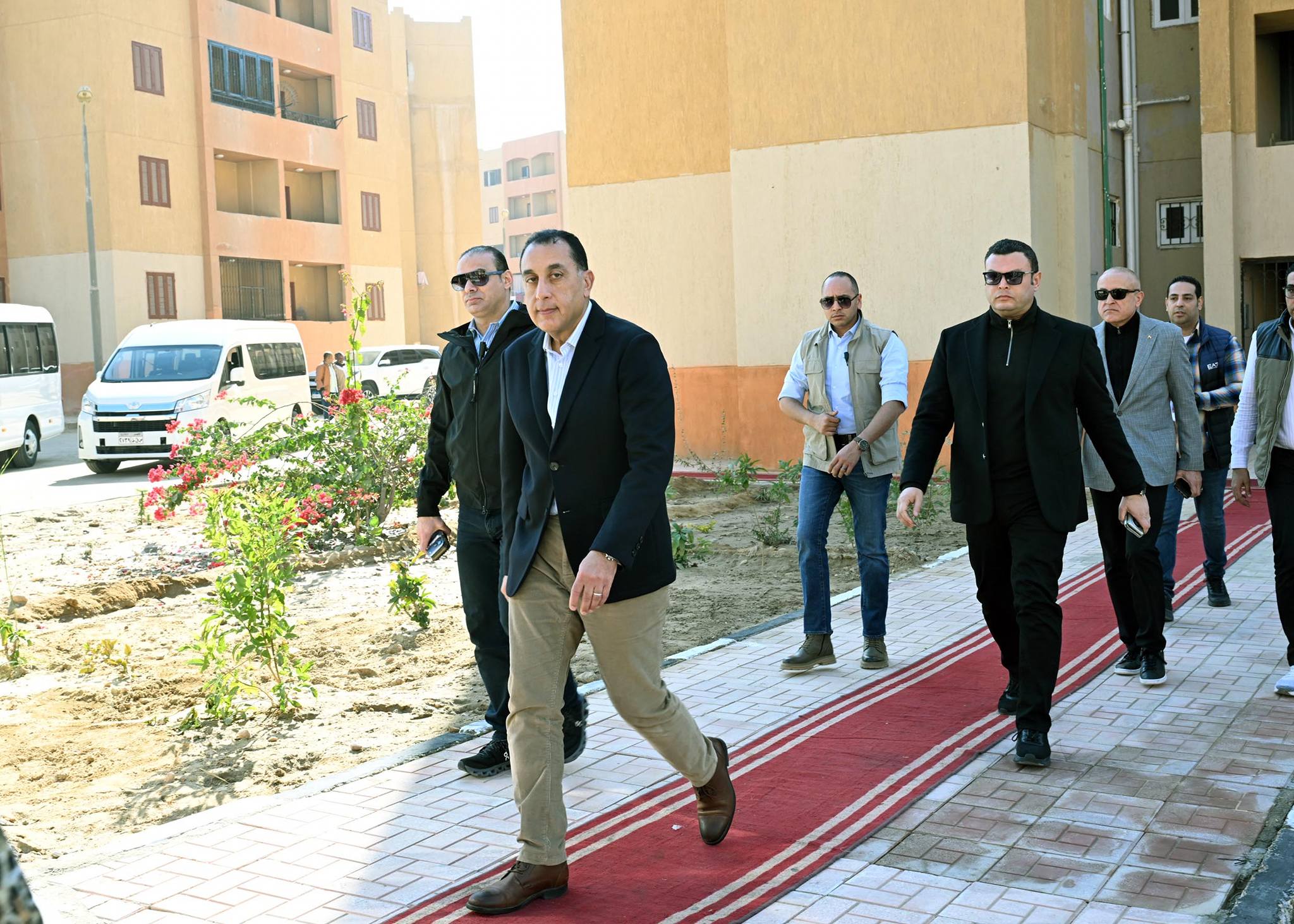 تسليم عقود الوحدات السكنية بمشروع الإسكان القومي للشباب