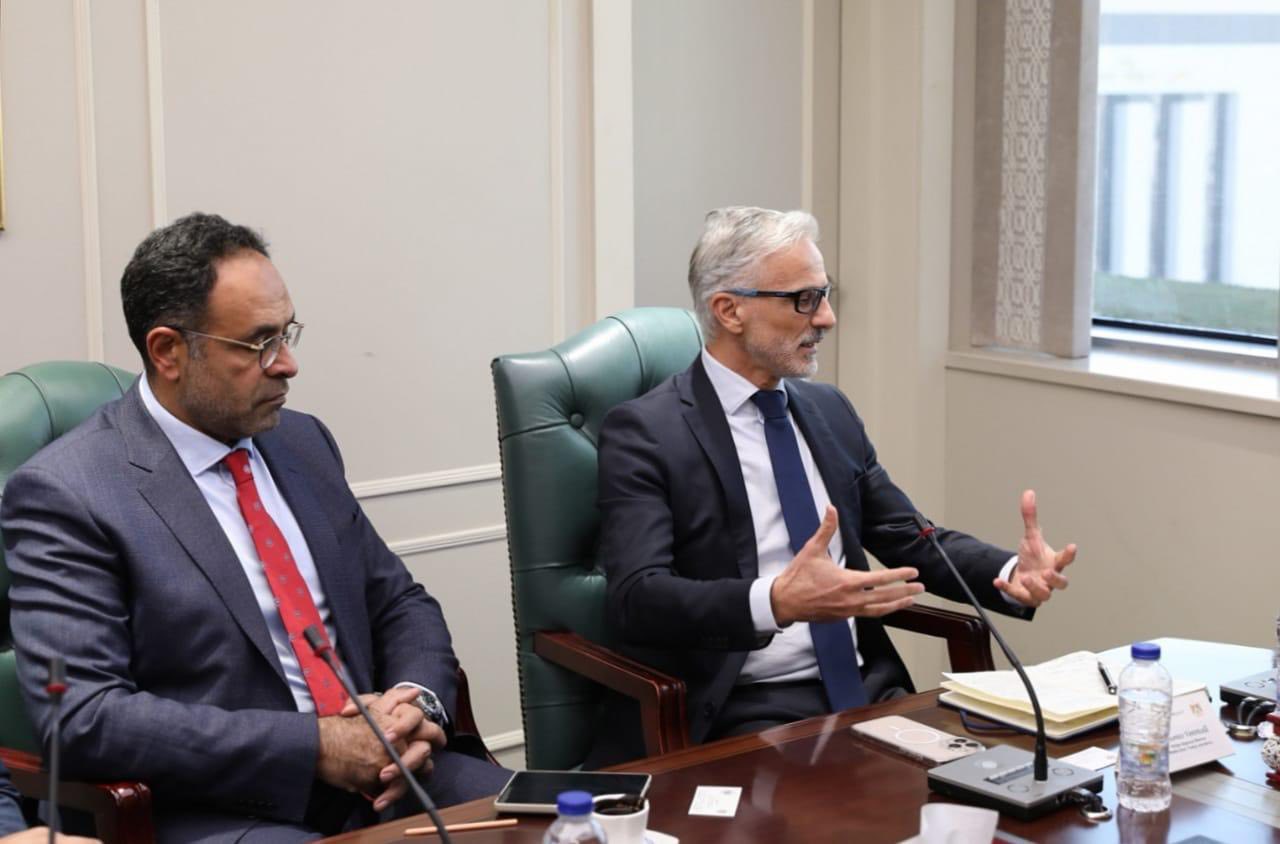 وزير الصحة يجتمع مع المدير الإقليمي لشركة فيلبس