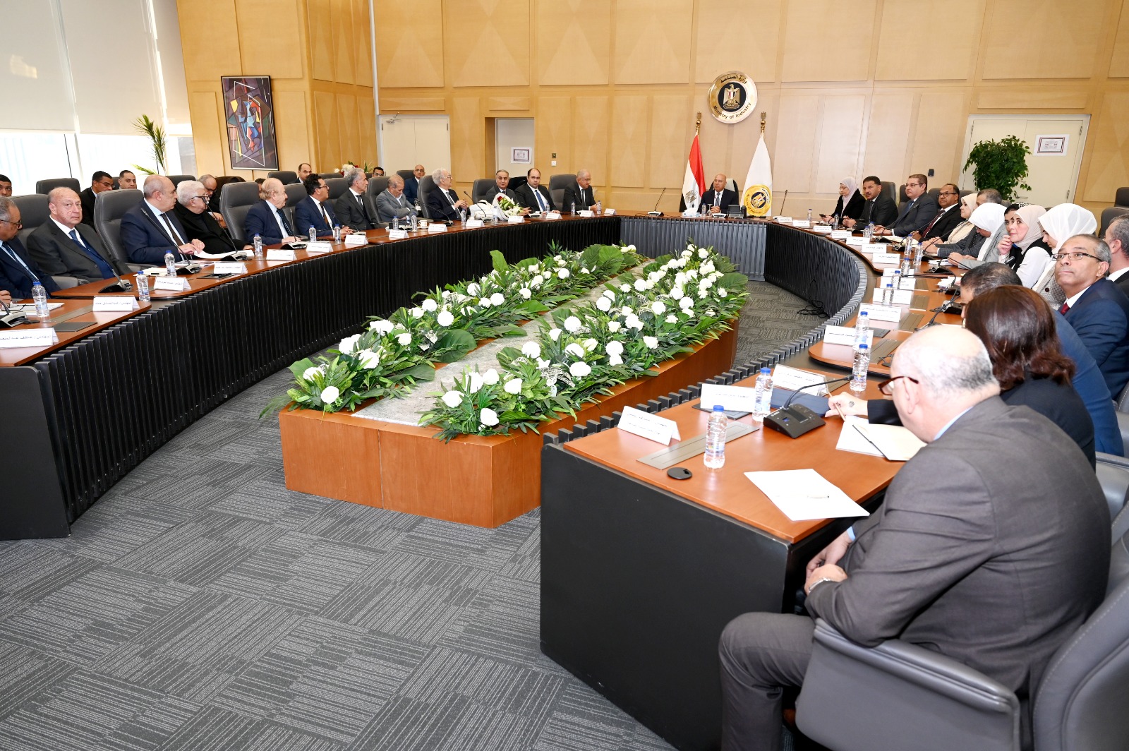 الوزير يجتمع مع رئيس اتحاد الصناعات المصرية وممثلي غرفة الصناعات الهندسية بالاتحاد