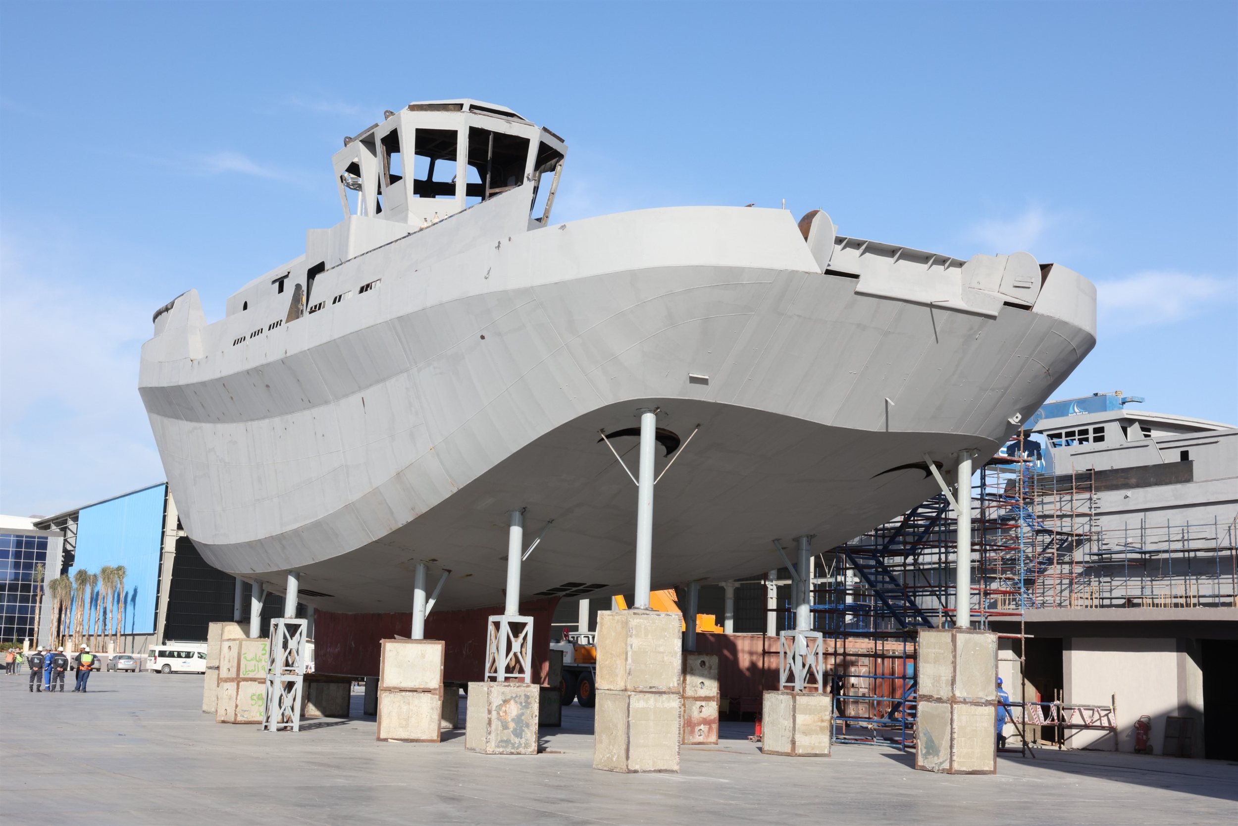 جولة أسامة ربيع التفقدية بشركة ترسانة جنوب البحر الأحمر