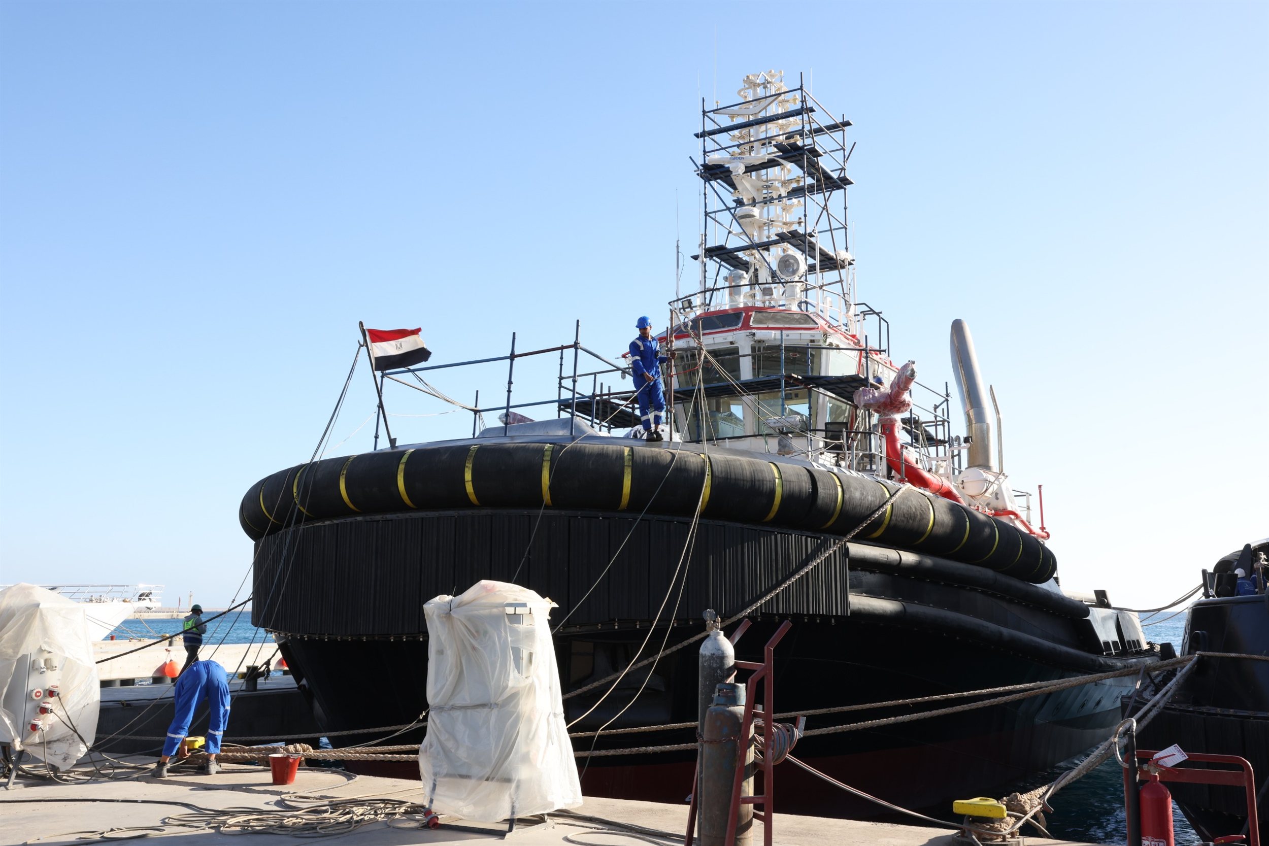 جولة أسامة ربيع التفقدية بشركة ترسانة جنوب البحر الأحمر