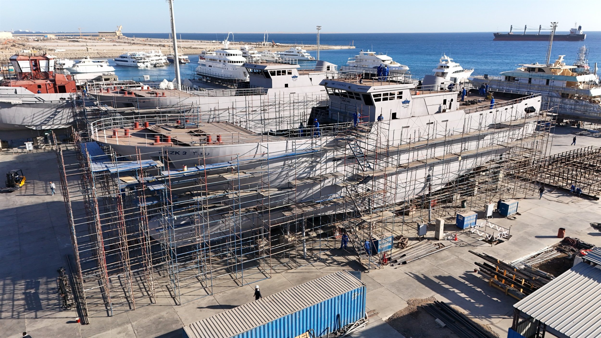 جولة أسامة ربيع التفقدية بشركة ترسانة جنوب البحر الأحمر