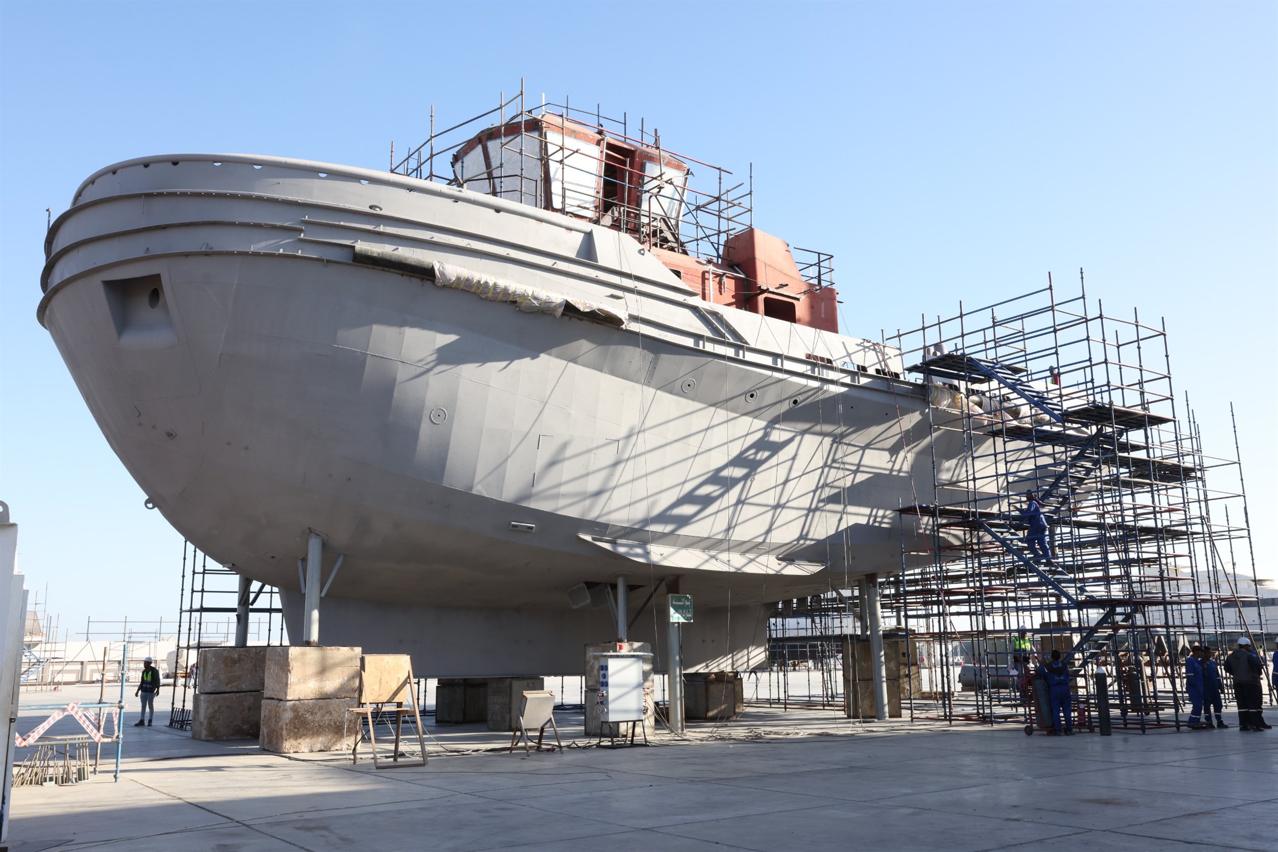 جولة أسامة ربيع التفقدية بشركة ترسانة جنوب البحر الأحمر