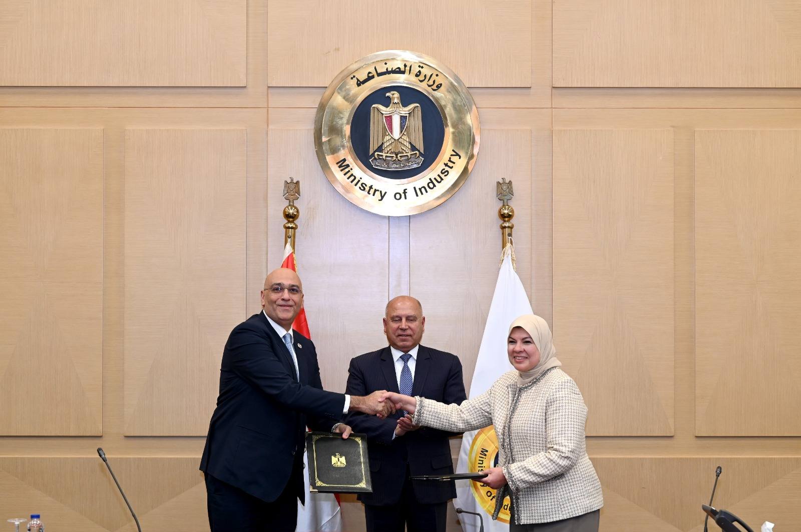 توقيع مذكرة تفاهم بين وزارة الصناعة وجهاز تنمية المشروعات