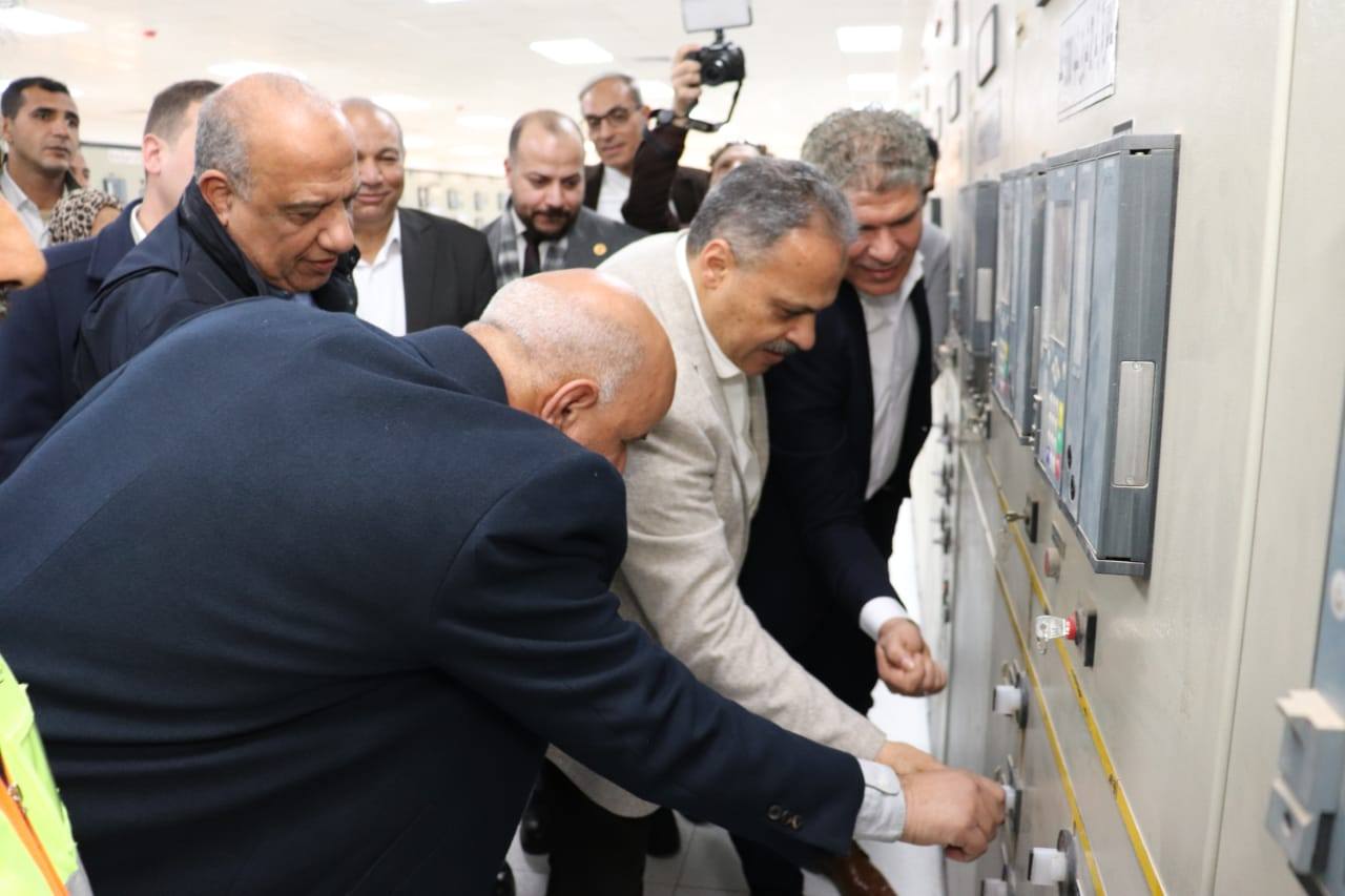 وزير الكهرباء ومحافظ الشرقية يتفقدان محطة محولات الزقازيق ويشهدان وضع الجهد وإطلاق التيار الكهربائي