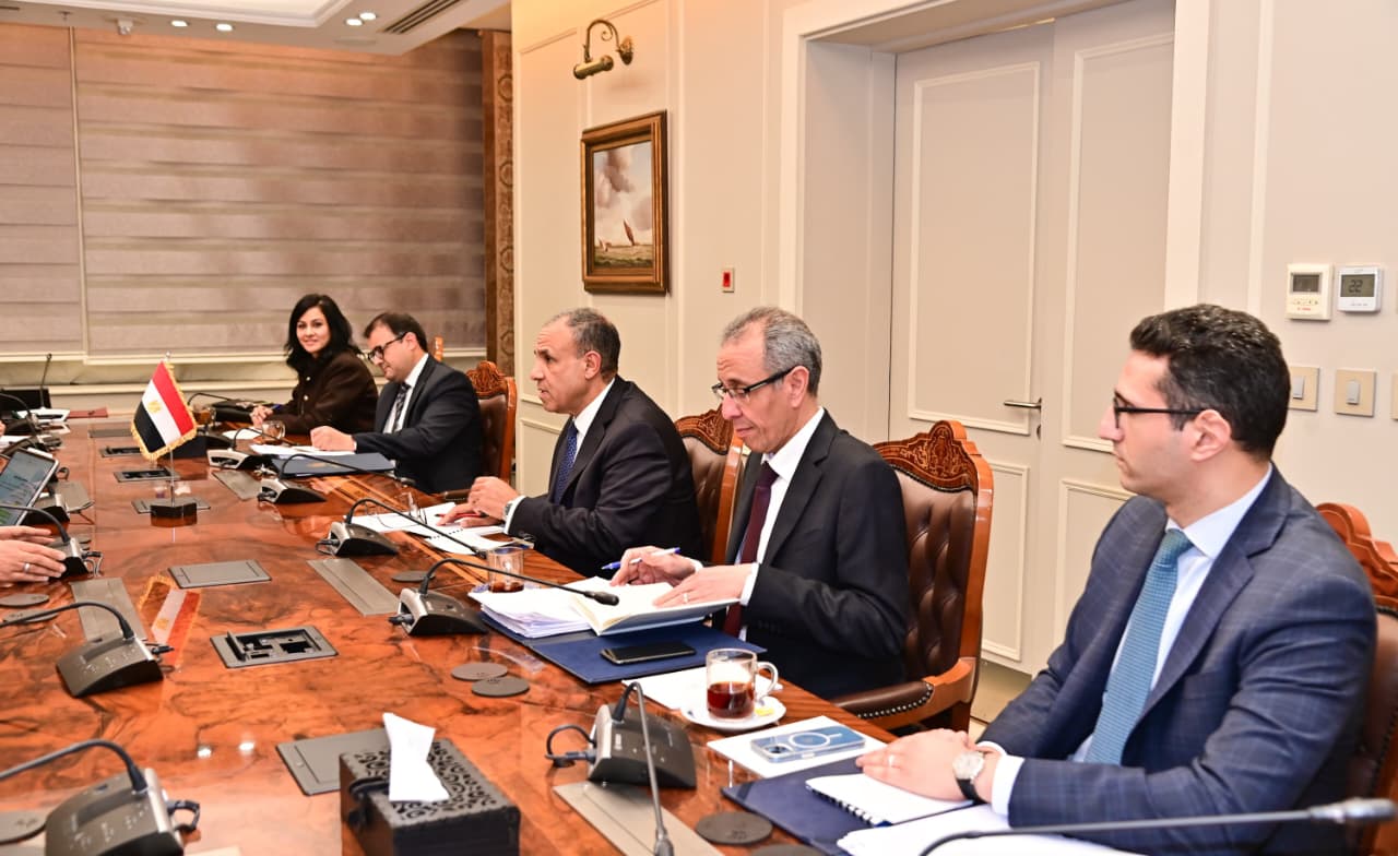 وزير الموارد المائية يستقبل وزير الخارجية