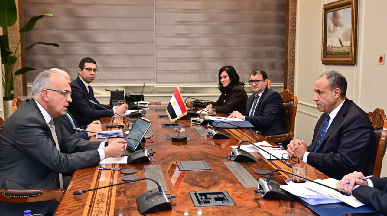 وزير الموارد المائية يستقبل وزير الخارجية