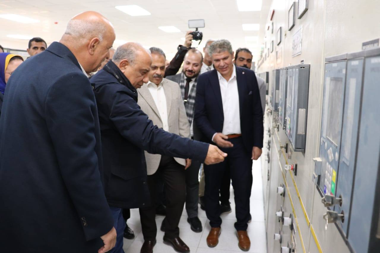 وزير الكهرباء ومحافظ الشرقية يتفقدان محطة محولات الزقازيق ويشهدان وضع الجهد وإطلاق التيار الكهربائي