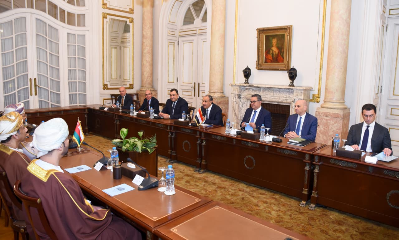 وزير الخارجية يستقبل نظيره العمانى