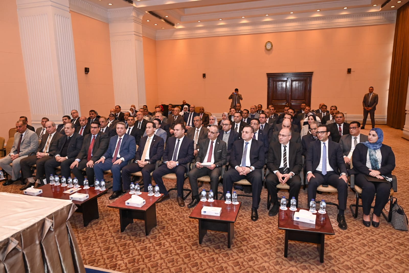 اجتماع وزير التموين مع مديري ووكلاء مديريات التموين