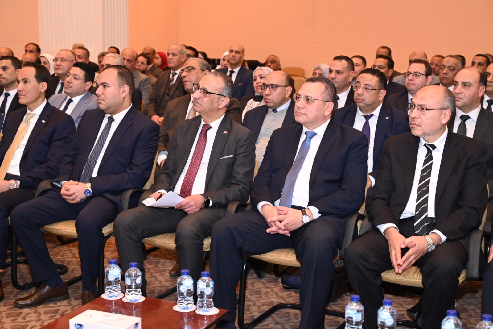 اجتماع وزير التموين مع مديري ووكلاء مديريات التموين