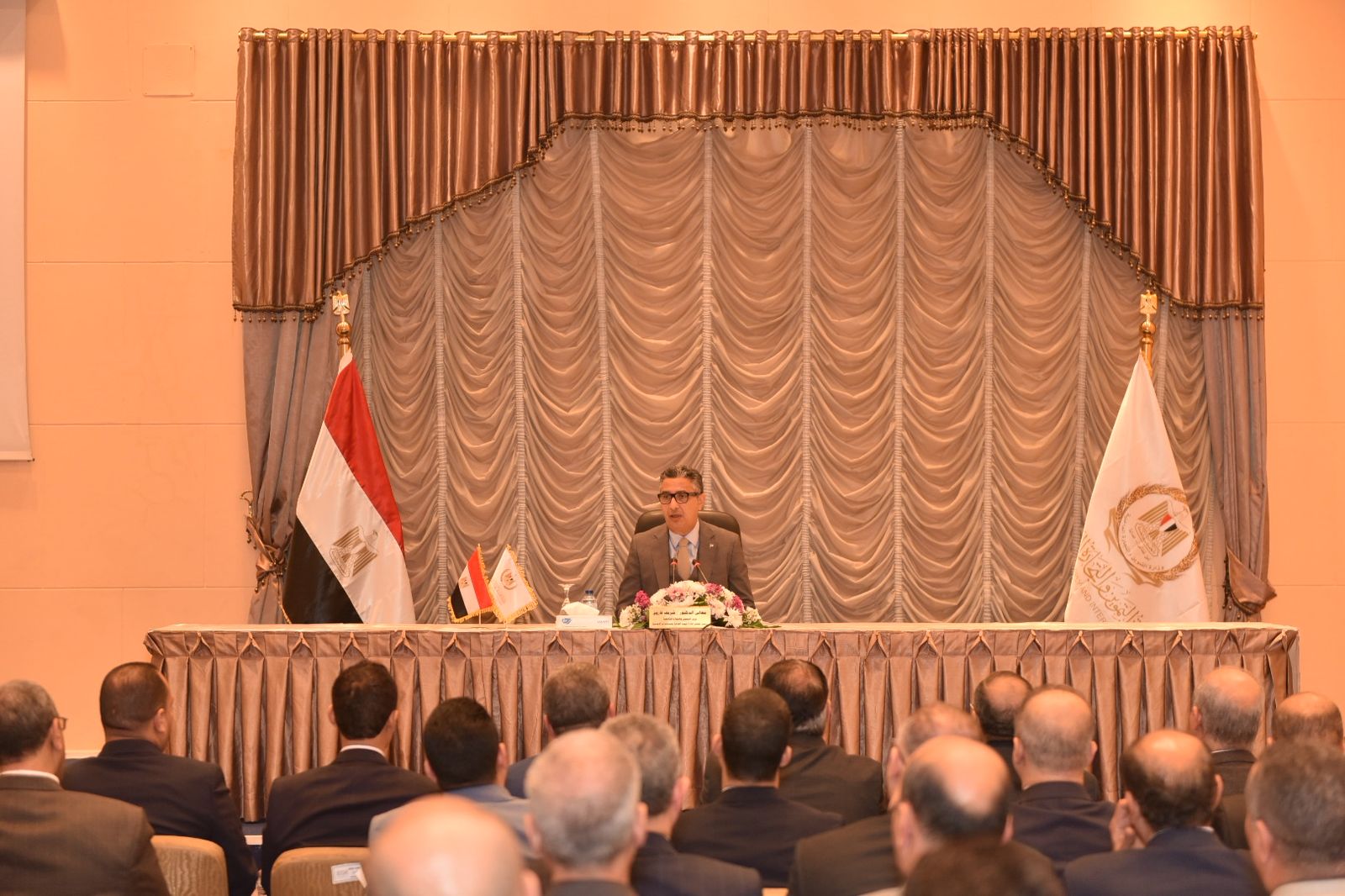 اجتماع وزير التموين مع مديري ووكلاء مديريات التموين