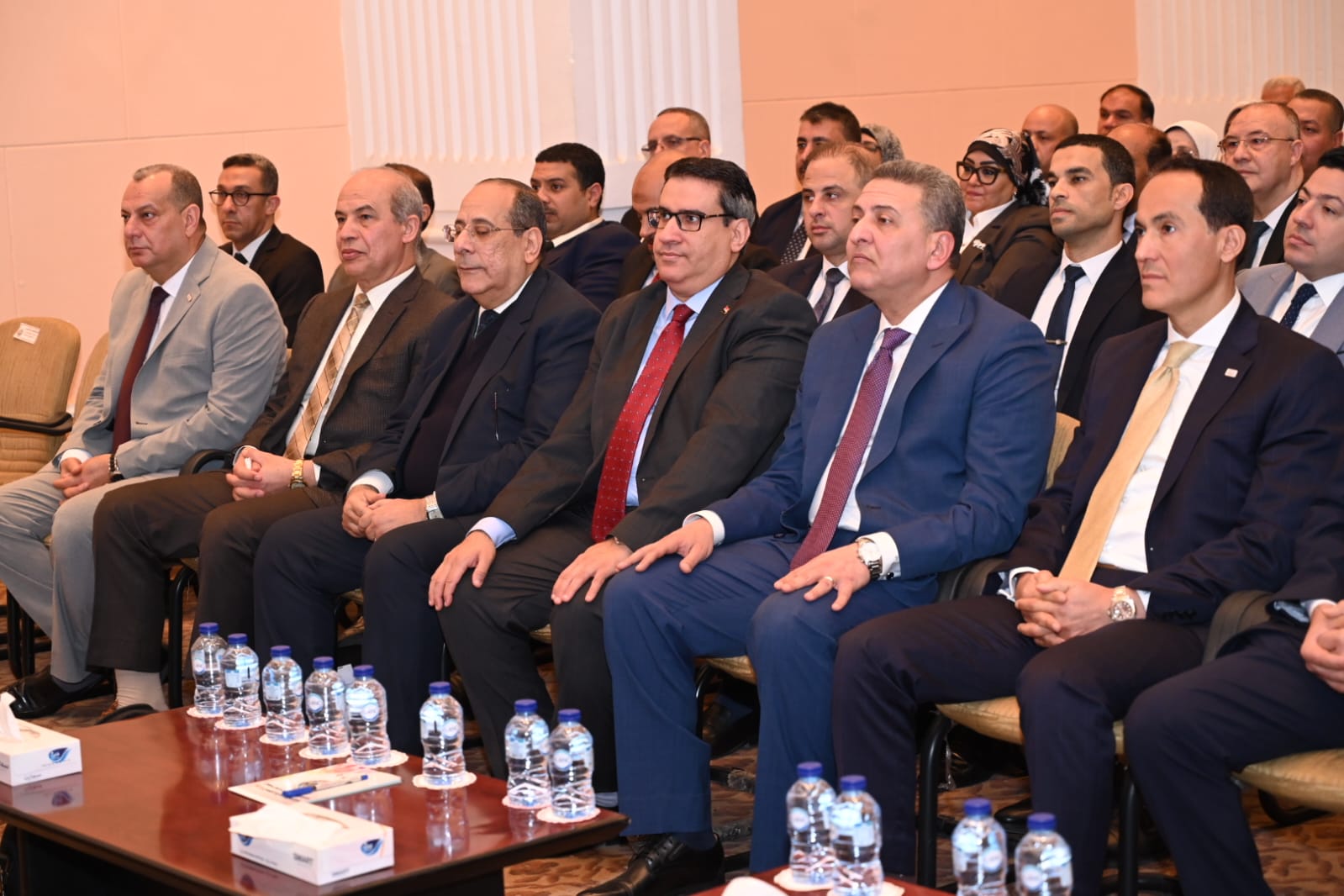 اجتماع وزير التموين مع مديري ووكلاء مديريات التموين