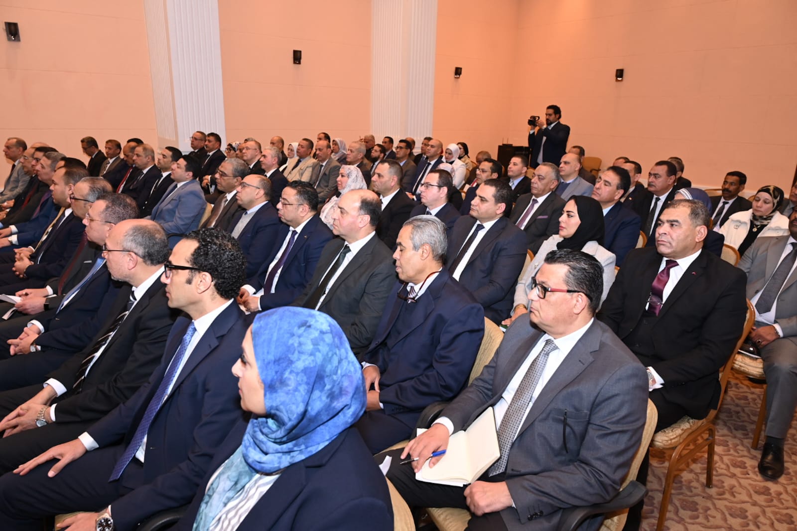 اجتماع وزير التموين مع مديري ووكلاء مديريات التموين