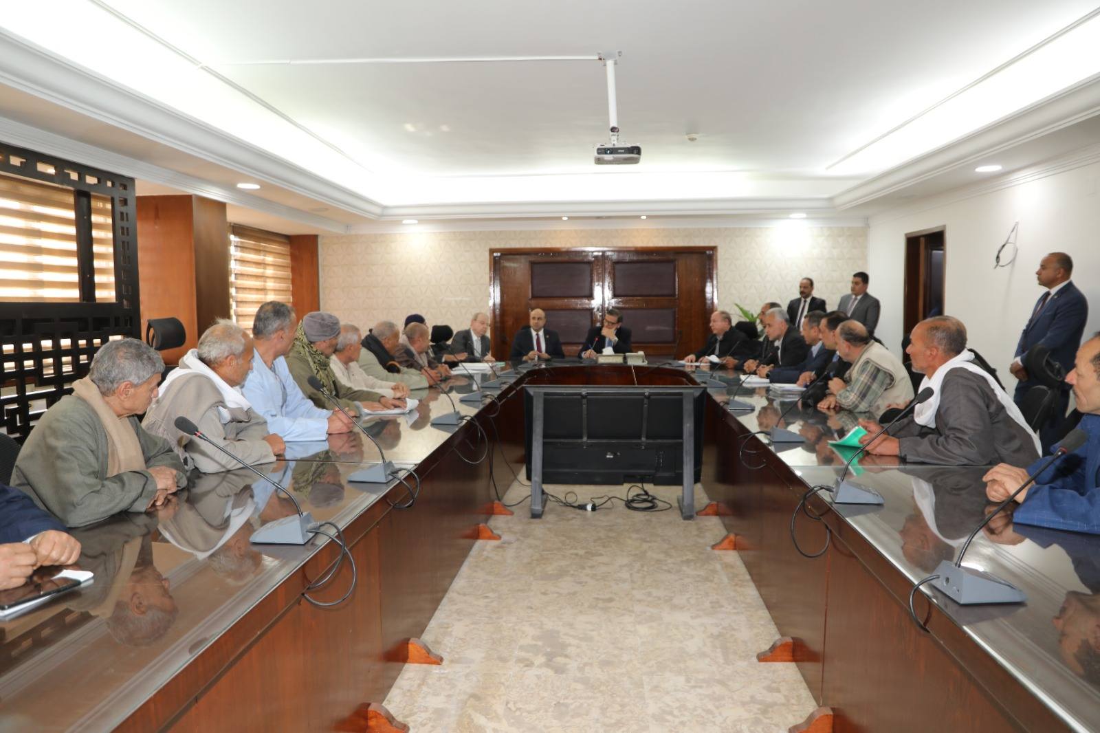 وزير الزراعة يستقبل عدد من مزارعي ومنتفعي الإصلاح الزراعي