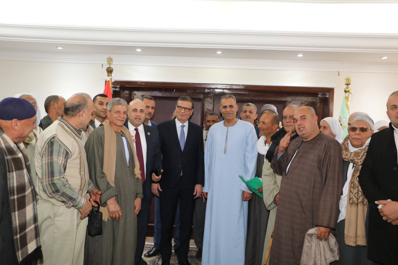 وزير الزراعة يستقبل عدد من مزارعي ومنتفعي الإصلاح الزراعي